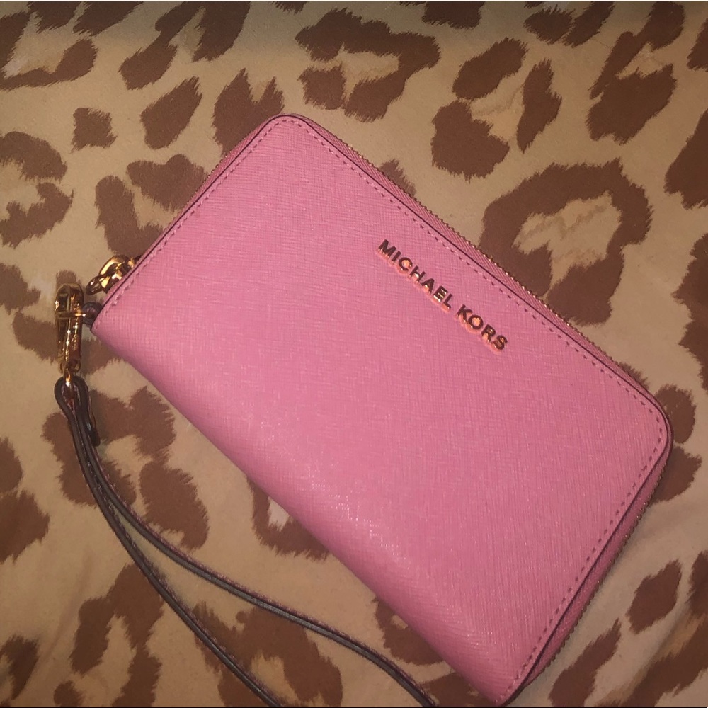 Pink Michael Kors purse with matching wallet - Picture 2 of 2